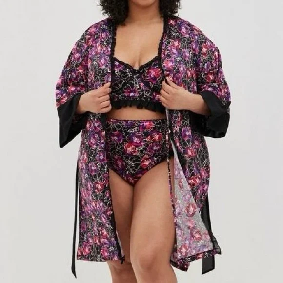 torrid Kimono Sleeve Midi Robe - Satin Floral Black Water Outline Floral 3X / 4X - Picture 3 of 16